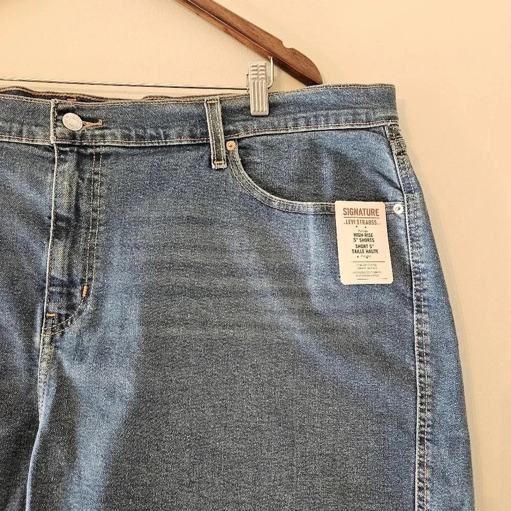 Signature by Levi Strauss  & Co. High Rise Plus Size Heritage Denim Shorts 26W. - Picture 7 of 16